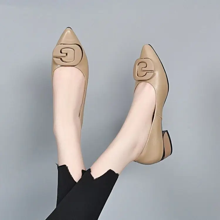 Low-Heeled Flats for Women 2025 Autum New Pointed Toe G-Buckle Soft Sole Soft Surface Shallow Mouth Fashionable Mother's Shoes Beanie Shoes — feature 3
