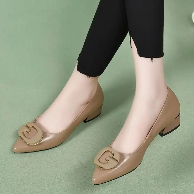 Low-Heeled Flats for Women 2025 Autum New Pointed Toe G-Buckle Soft Sole Soft Surface Shallow Mouth Fashionable Mother's Shoes Beanie Shoes — feature 4