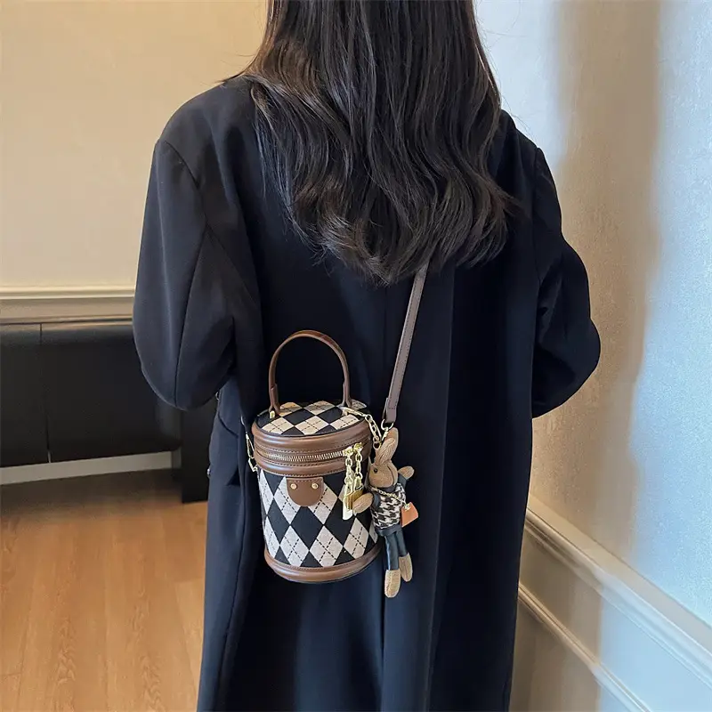 Trendy Women's 2-Piece Checkered Shoulder Bag Set - Image 5