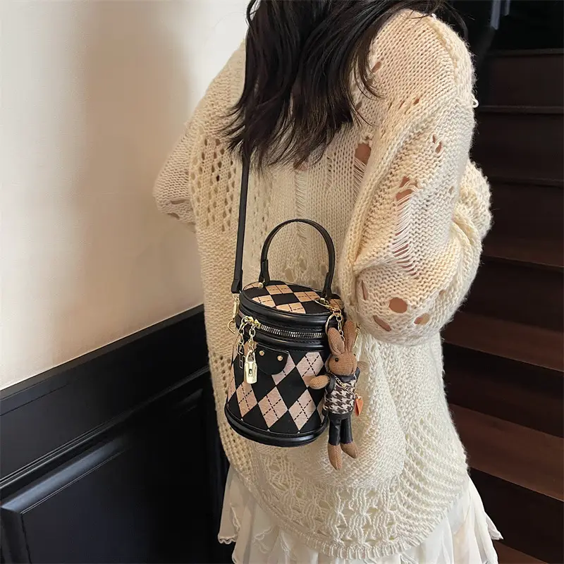 Trendy Women's 2-Piece Checkered Shoulder Bag Set - Image 6