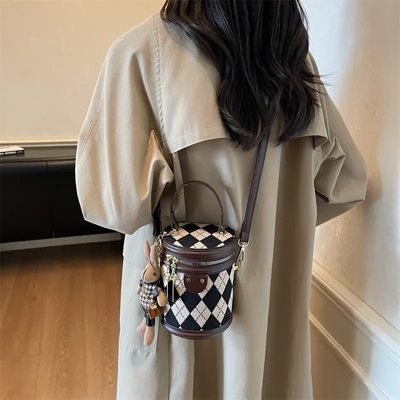 Trendy Women's 2-Piece Checkered Shoulder Bag Set - Image 7
