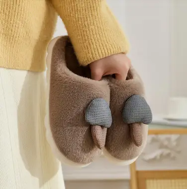 In-Stock Wholesale 2026 New Autumn and Winter Couple and Family Home Plush Closed-Toe Slippers with a Super Soft and Warm Feel