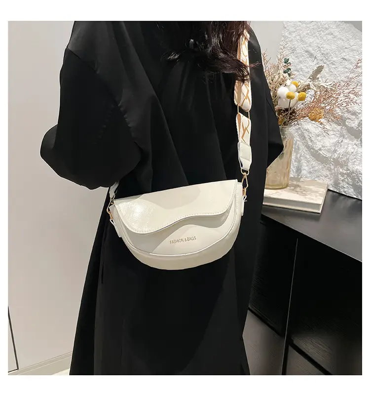 Korean Style Saddle Bag with Retro Strap 2024 — feature 11