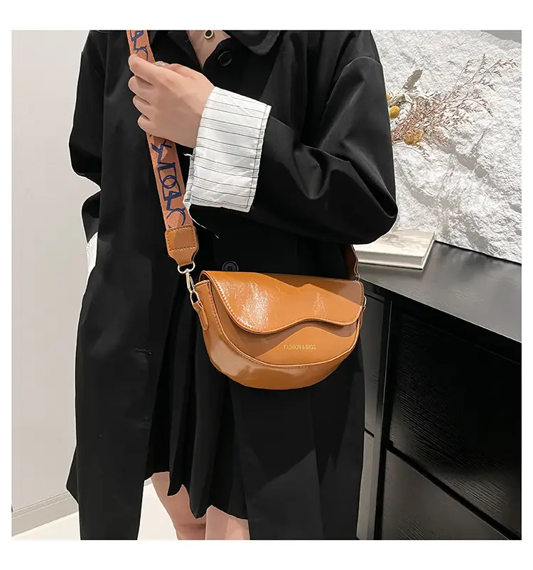 Korean Style Saddle Bag with Retro Strap 2024 — feature 14