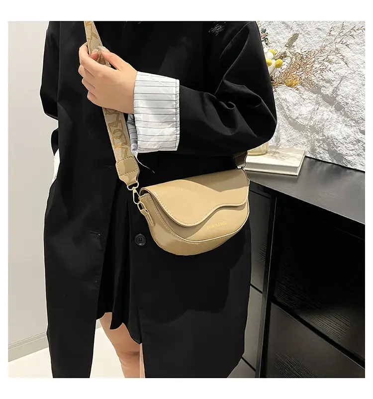 Korean Style Saddle Bag with Retro Strap 2024 — feature 16