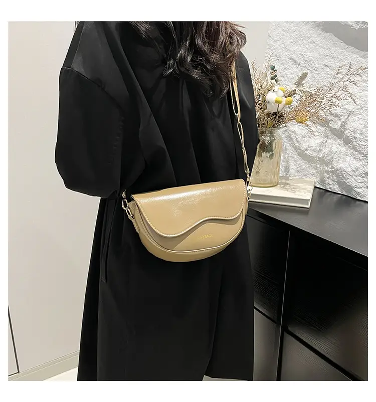 Korean Style Saddle Bag with Retro Strap 2024 — feature 17