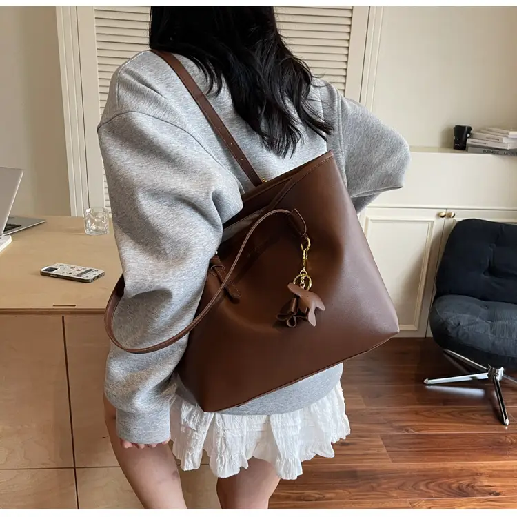 Women Large Capacity Satchel Bag Beige Leather Shoulder Bag — feature 19