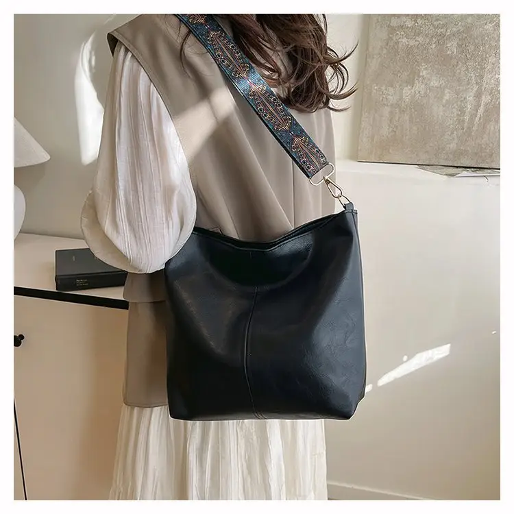 Korean Style Texture Shoulder Crossbody Tote Bag — feature 28