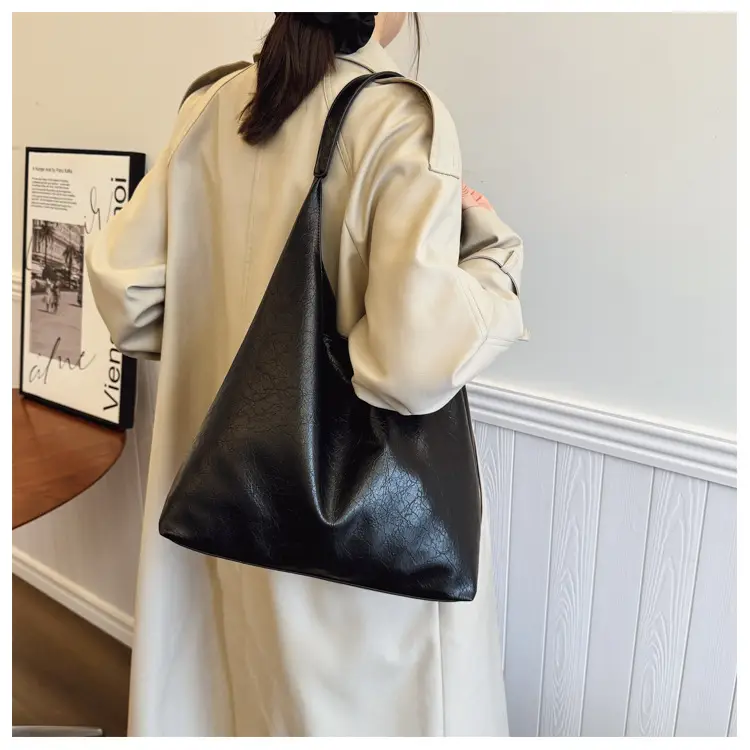 Brown Leather Tote Bag Large Capacity Women Commuter Shoulder Bag — feature 14