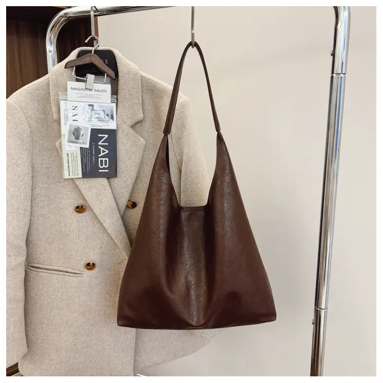Brown Leather Tote Bag Large Capacity Women Commuter Shoulder Bag — feature 15