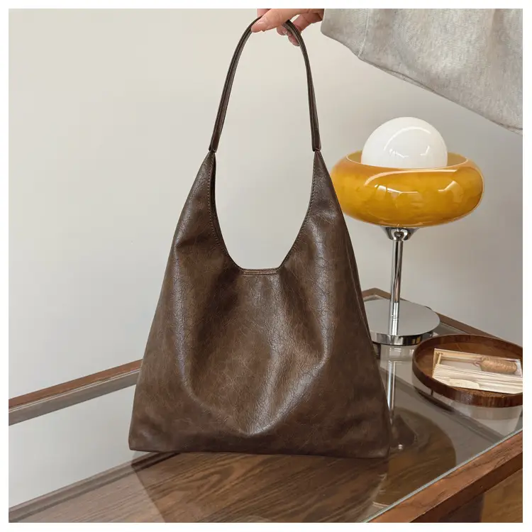 Brown Leather Tote Bag Large Capacity Women Commuter Shoulder Bag — feature 20