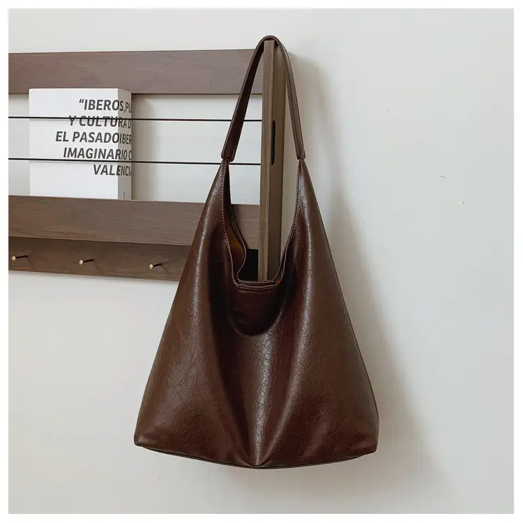 Brown Leather Tote Bag Large Capacity Women Commuter Shoulder Bag — feature 21