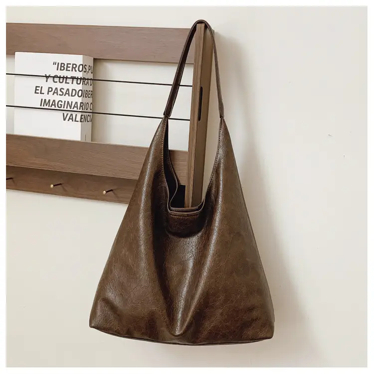 Brown Leather Tote Bag Large Capacity Women Commuter Shoulder Bag — feature 23