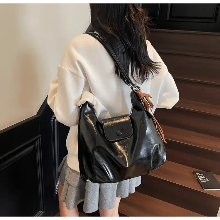 White Crossbody Shoulder Bag with Leather Strap — feature 17