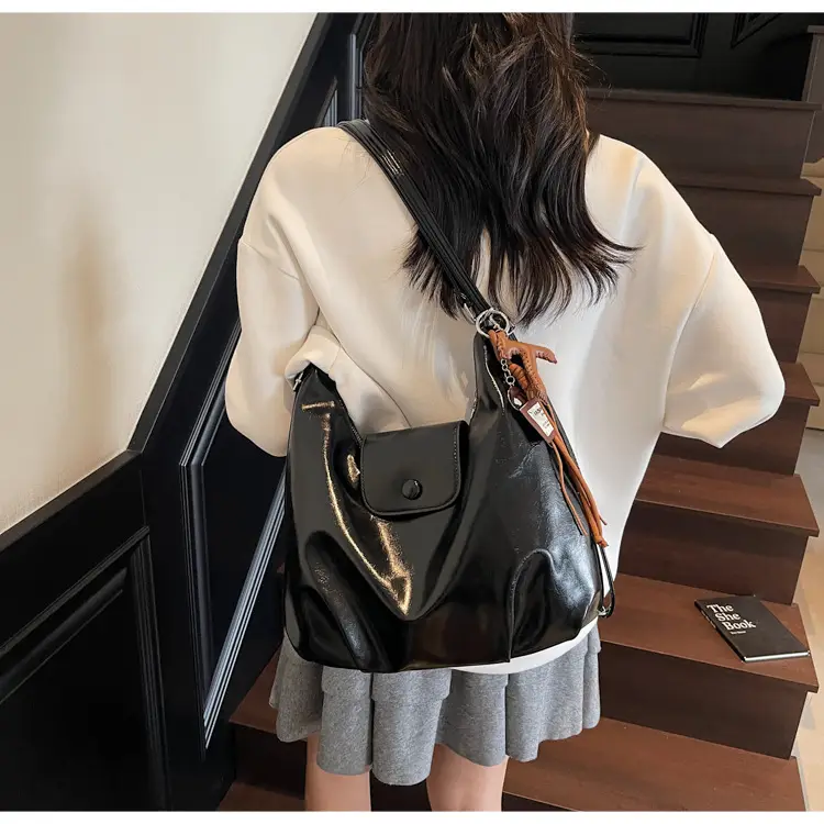 White Crossbody Shoulder Bag with Leather Strap — feature 18