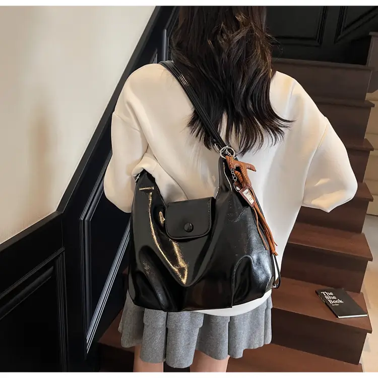 White Crossbody Shoulder Bag with Leather Strap — feature 19