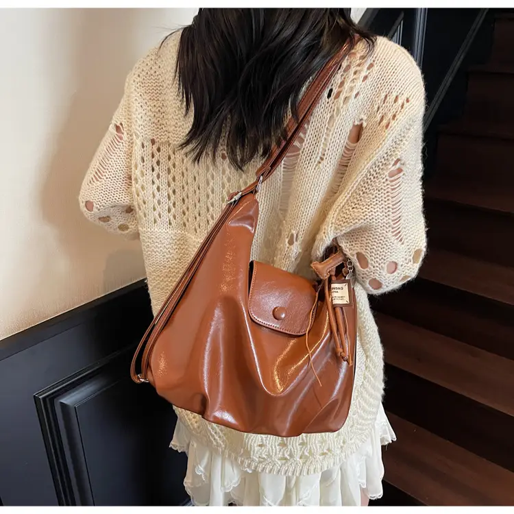 White Crossbody Shoulder Bag with Leather Strap — feature 20