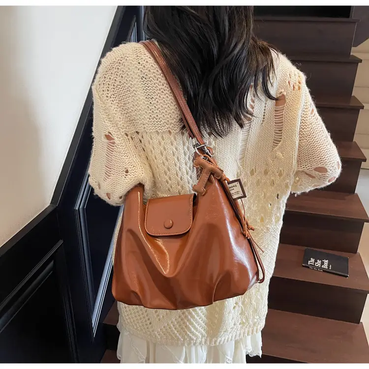 White Crossbody Shoulder Bag with Leather Strap — feature 22