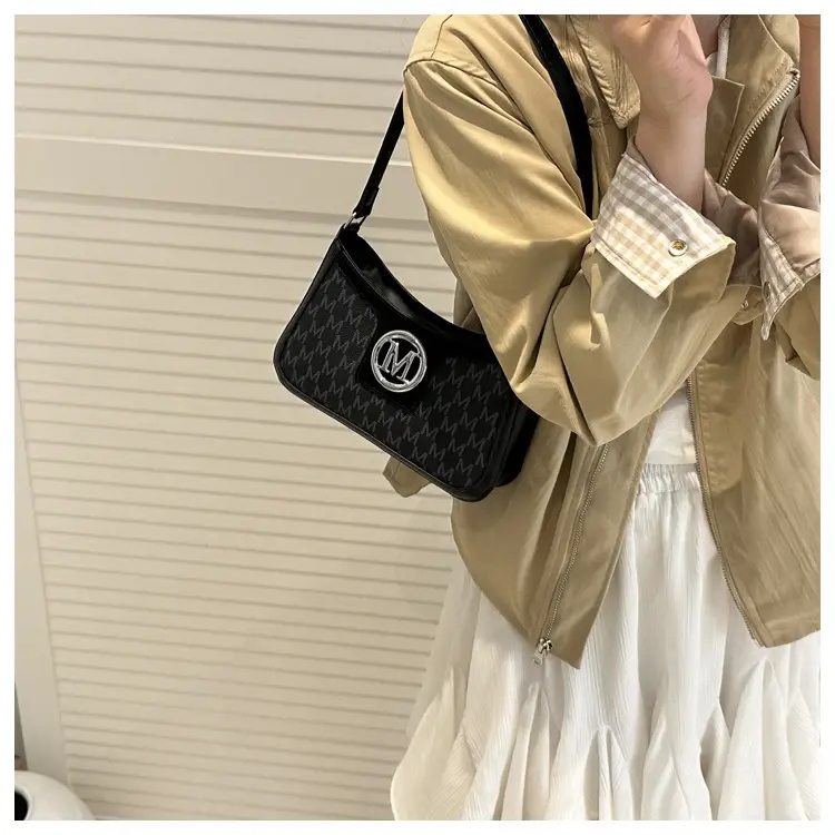 French Style Chain Shoulder Bag for Women with Printed Design — feature 19