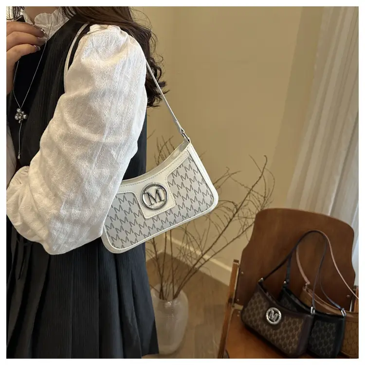 French Style Chain Shoulder Bag for Women with Printed Design — feature 8