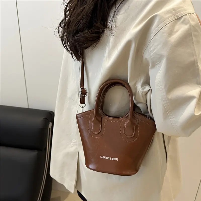 Trendy Grey Leather Bucket Bag 2025 - Image 7