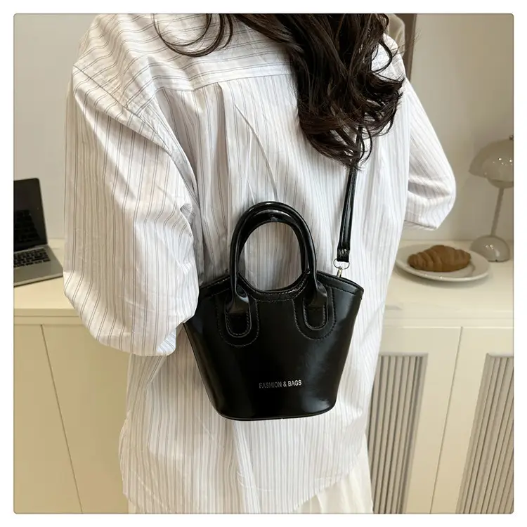 Trendy Grey Leather Bucket Bag 2025 — feature 2