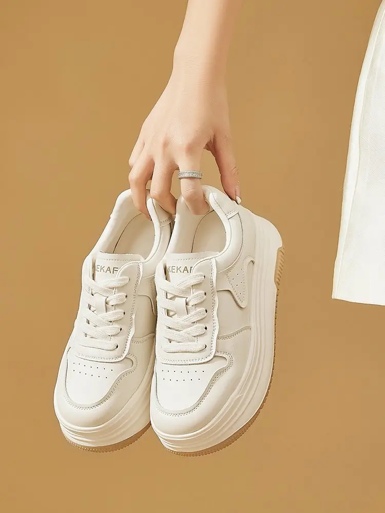 Women White Casual Sneakers with Red Laces — feature 9