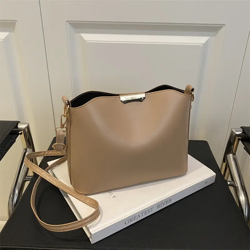 Women's Beige Iron-Edged Bucket Bag 2025