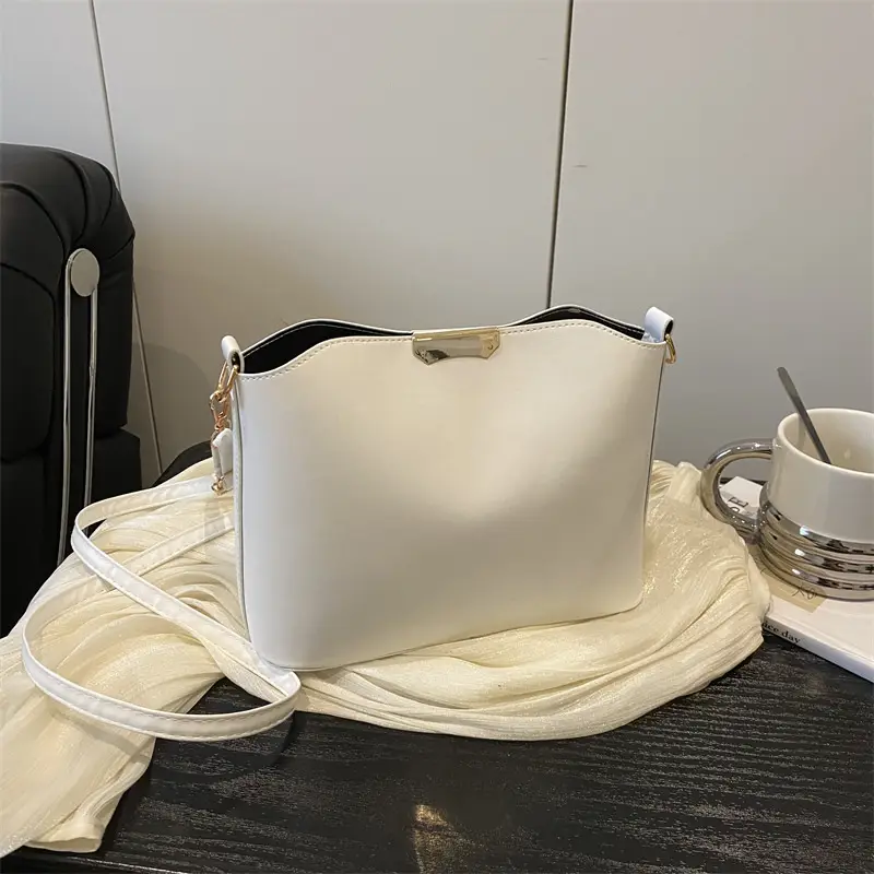 Women's Beige Iron-Edged Bucket Bag 2025