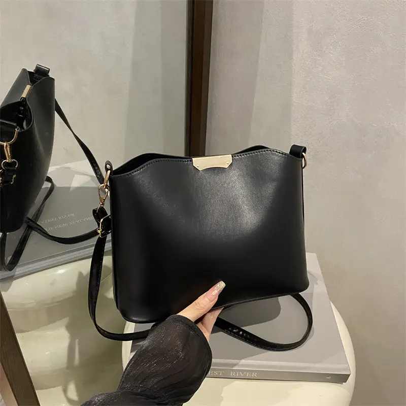 Women's Beige Iron-Edged Bucket Bag 2025