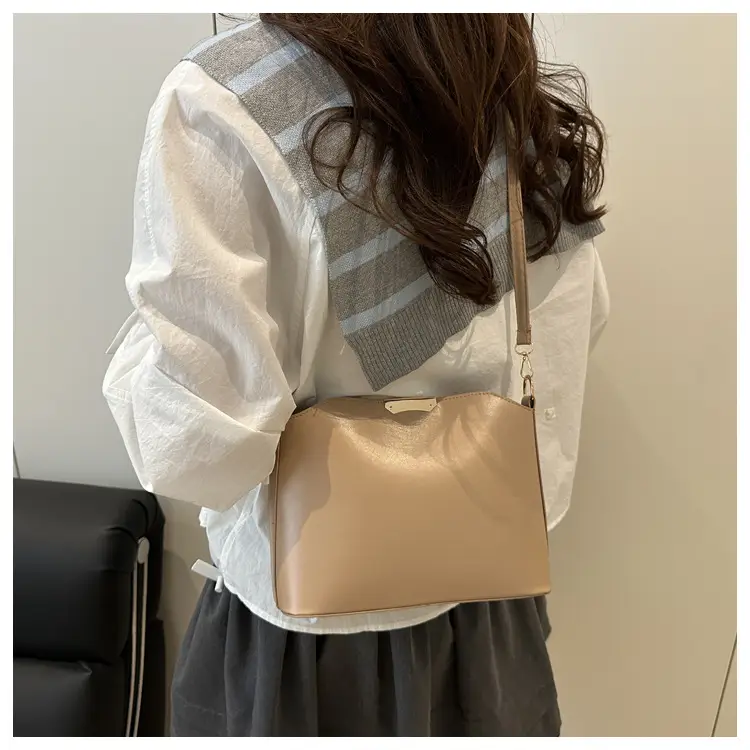 Women's Beige Iron-Edged Bucket Bag 2025 — feature 12