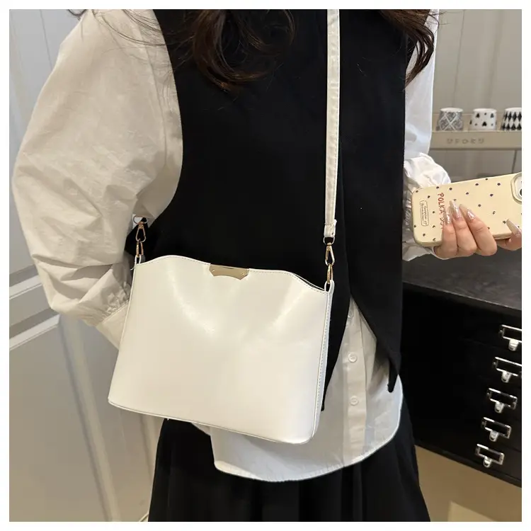 Women's Beige Iron-Edged Bucket Bag 2025 — feature 6