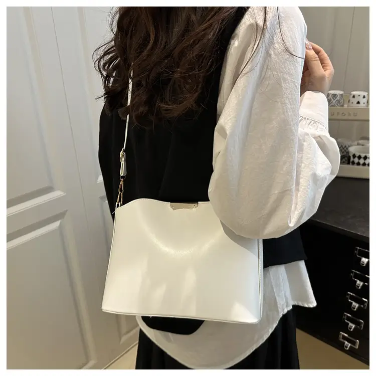 Women's Beige Iron-Edged Bucket Bag 2025 — feature 8