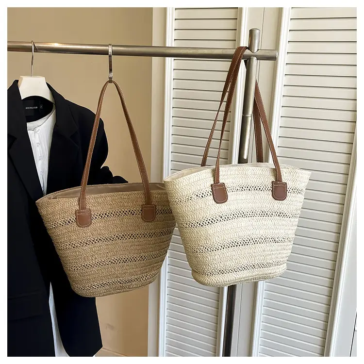 Women's Straw Shoulder Bag Large Capacity Beach Bag — feature 1