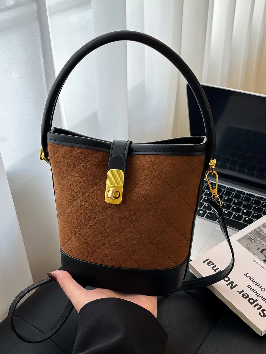 Trendy Quilted Shoulder Bag Brown Black Women 2025 - Image 4