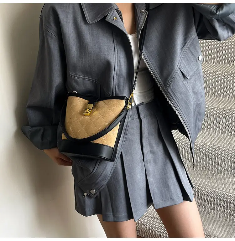 Trendy Quilted Shoulder Bag Brown Black Women 2025 — feature 10