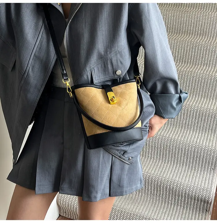 Trendy Quilted Shoulder Bag Brown Black Women 2025 — feature 11