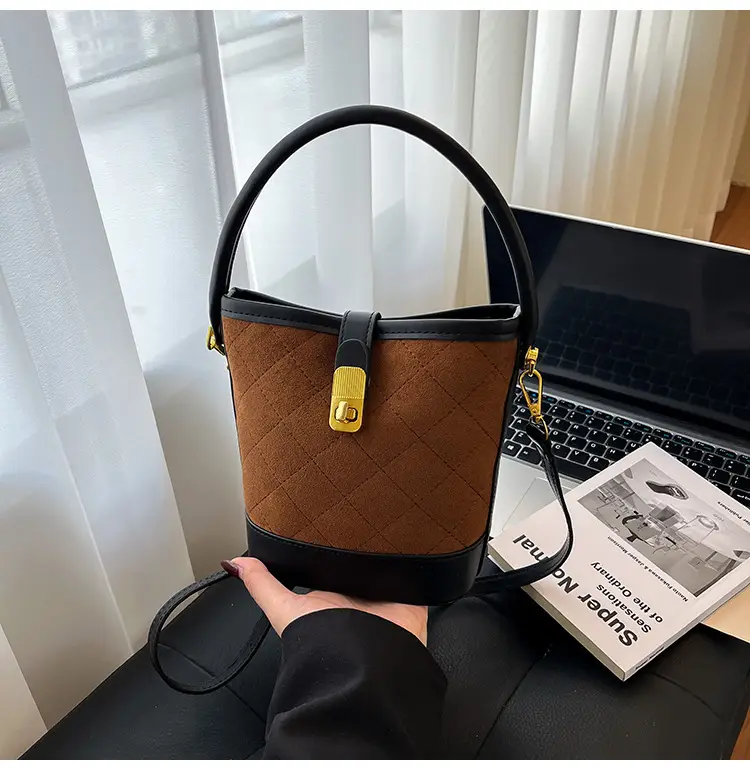 Trendy Quilted Shoulder Bag Brown Black Women 2025 — feature 15