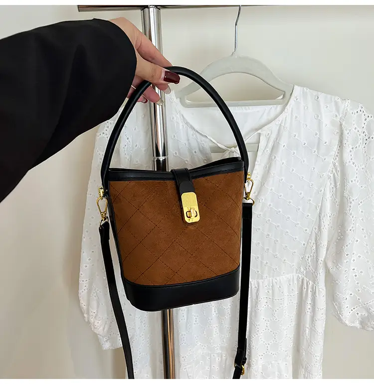 Trendy Quilted Shoulder Bag Brown Black Women 2025 — feature 17
