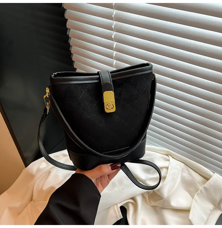 Trendy Quilted Shoulder Bag Brown Black Women 2025 — feature 22