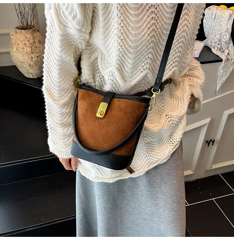 Trendy Quilted Shoulder Bag Brown Black Women 2025 — feature 8
