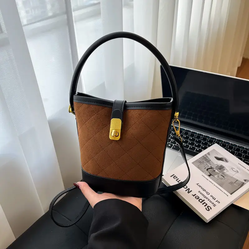 Trendy Quilted Shoulder Bag Brown Black Women 2025 - Image 2