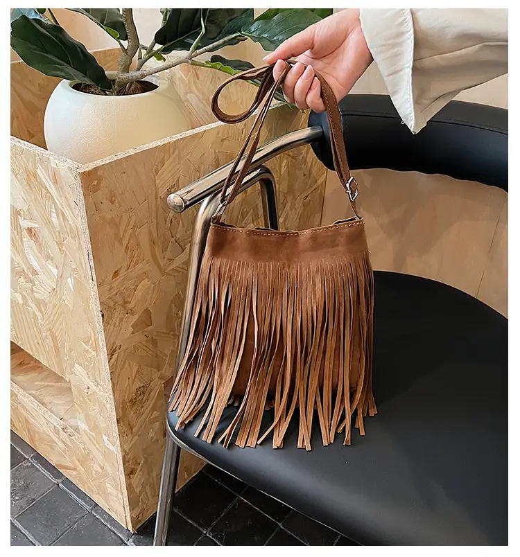 Retro Tassel Shoulder Bag for Women Brown 2025 — feature 1