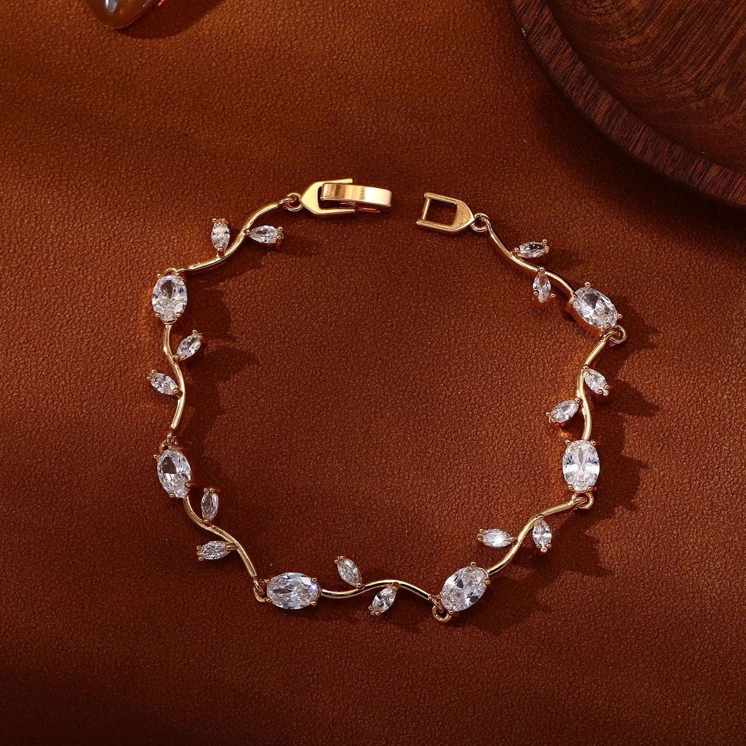 Cross-Border Popular Copper Zircon Gold-Plated Tulip Bracelet Flower Light Luxury High-End Personalized Hand Jewelry Manufacturer Wholesale - Image 5