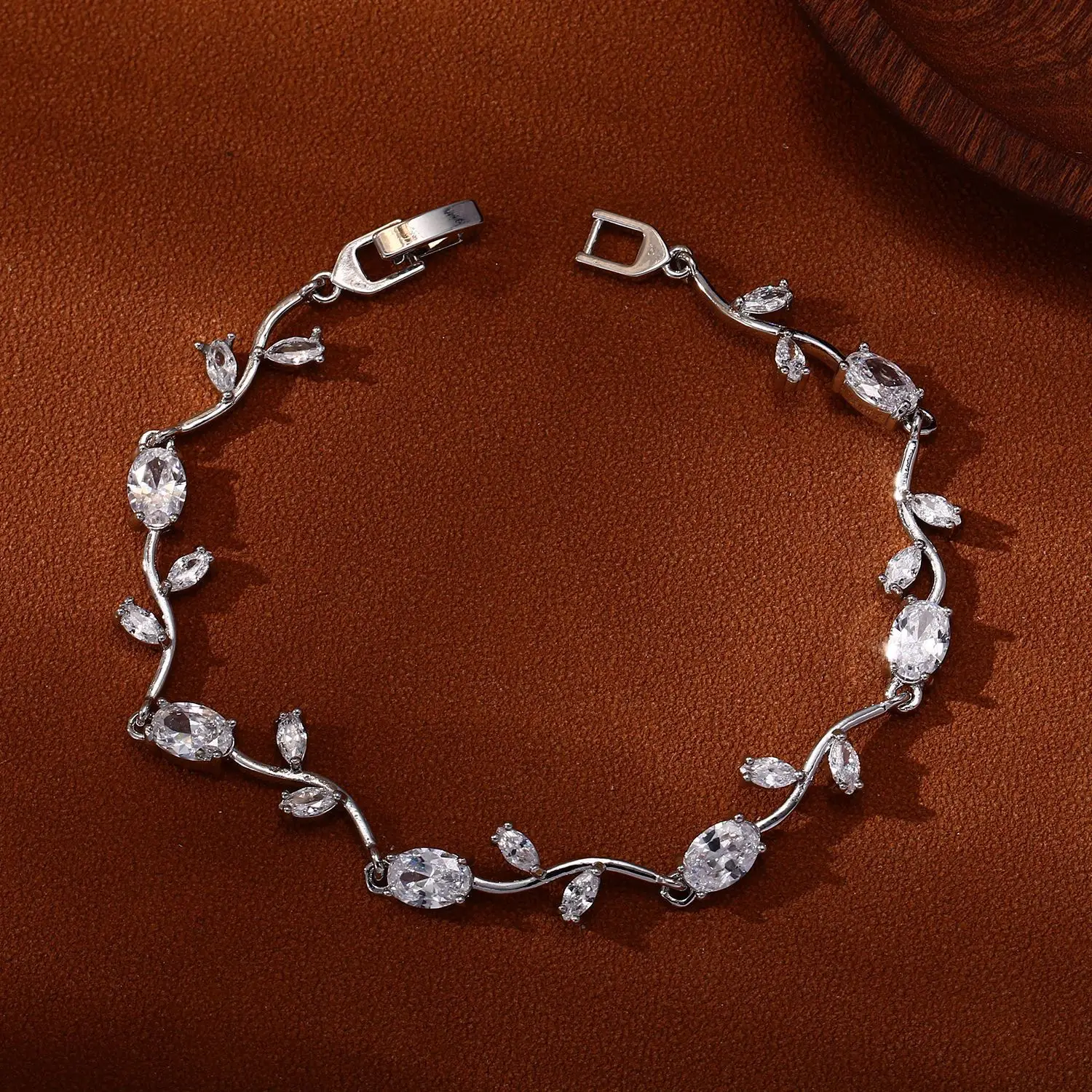Cross-Border Popular Copper Zircon Gold-Plated Tulip Bracelet Flower Light Luxury High-End Personalized Hand Jewelry Manufacturer Wholesale — feature 11