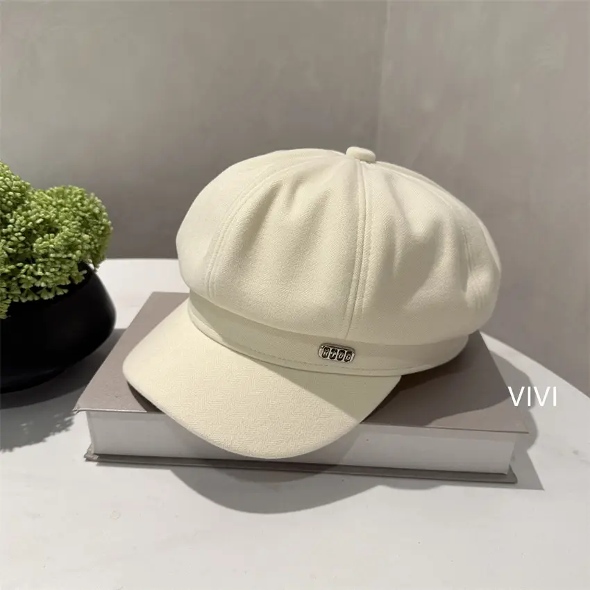 British Style Face-Slimming Hats for Women Black Brown — feature 4