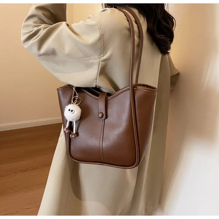 High-End Brown Leather Shoulder Bag 2025 New — feature 13