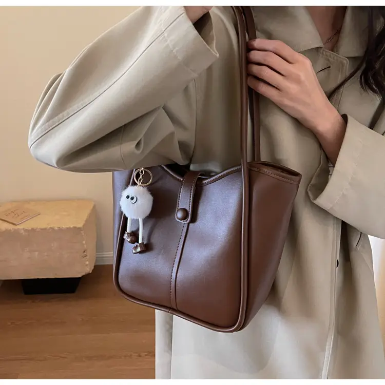 High-End Brown Leather Shoulder Bag 2025 New — feature 14