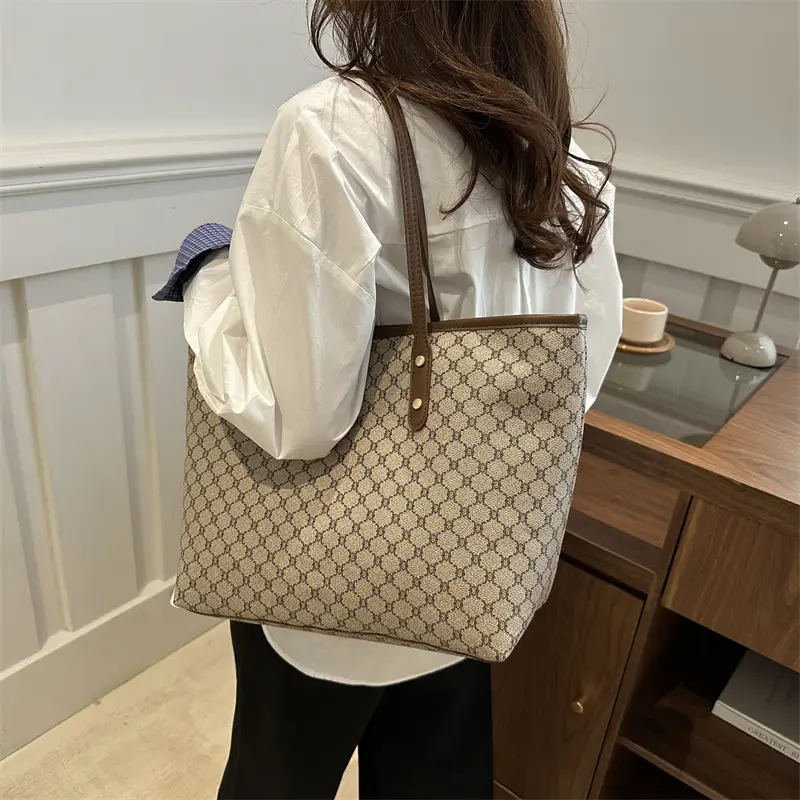 New Fashionable Large Capacity Women's Tote Bag - Image 6