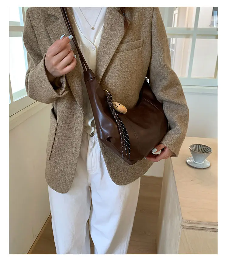 Brown Leather Shoulder Bag for Women 2025 — feature 22